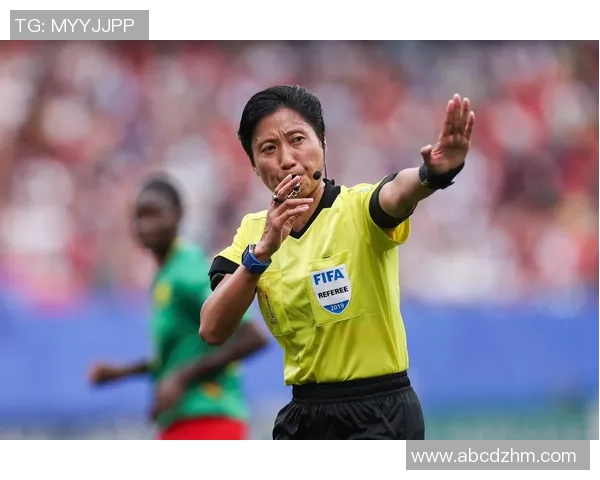 足球边裁站位技巧与手势解析助你成为裁判高手